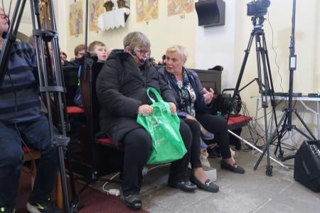 Vaški klepetulji Anica tomšič in Mira Kirn s